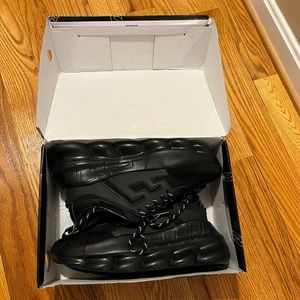 Versace chain reaction